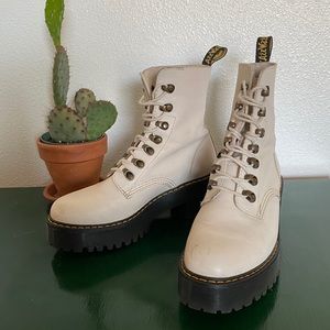 Dr martens bone leonas